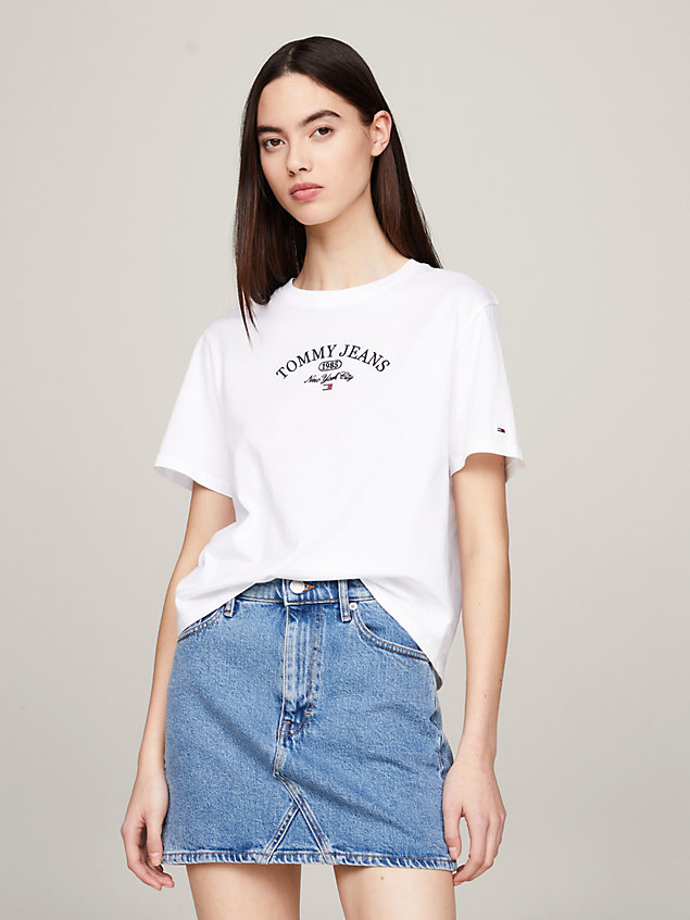 white t-shirt o klasycznym kroju z logo dla kobiety - tommy jeans
