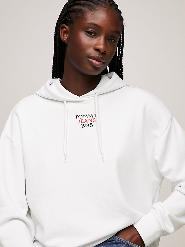 white essential cropped relaxed fit hoodie für damen - tommy jeans