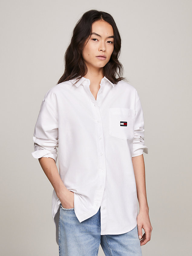 white badge patch pocket boyfriend oxford shirt for women tommy jeans