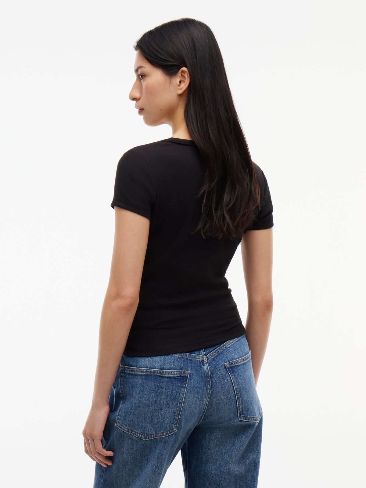 Essential V-Neck Slim Fit T-Shirt — Black
