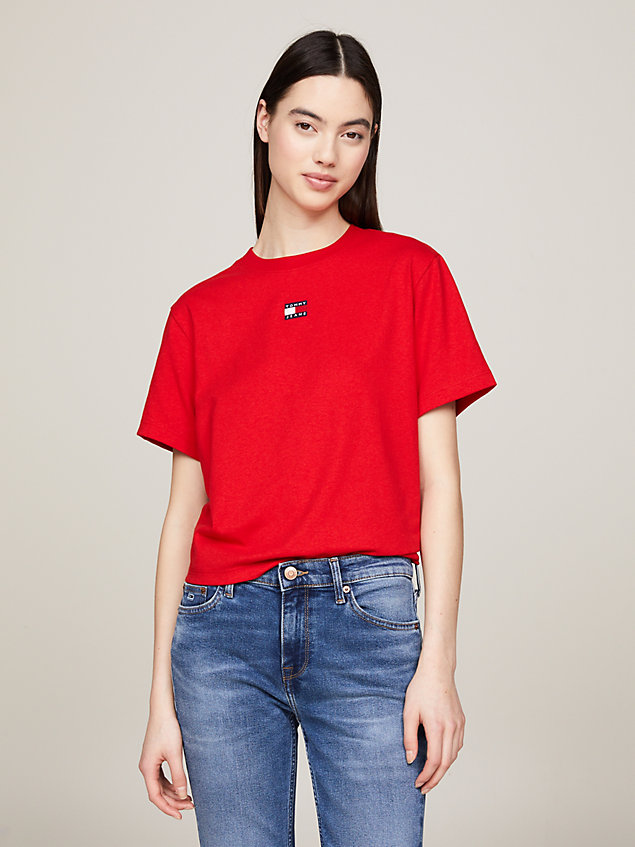 t-shirt coupe boxy classics à badge tommy red pour femmes tommy jeans