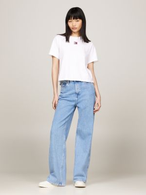white boxy fit t-shirt mit tommy-badge für damen - tommy jeans