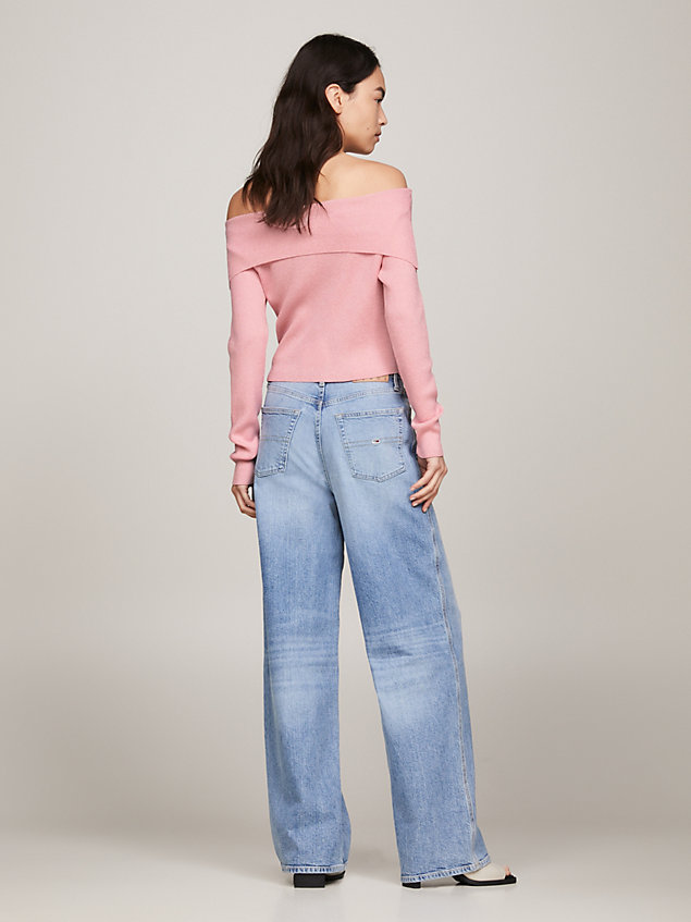 pink off-shoulder trui met geribde textuur voor dames - tommy jeans