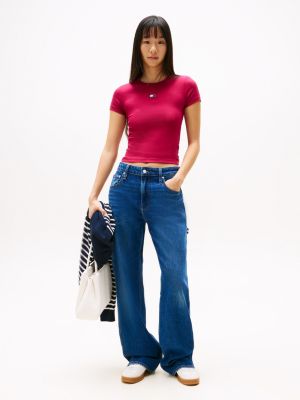 t-shirt ajusté tommy badge côtelé rose pour femmes tommy jeans