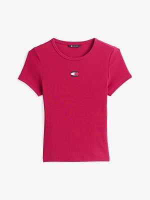 t-shirt ajusté tommy badge côtelé rose pour femmes tommy jeans