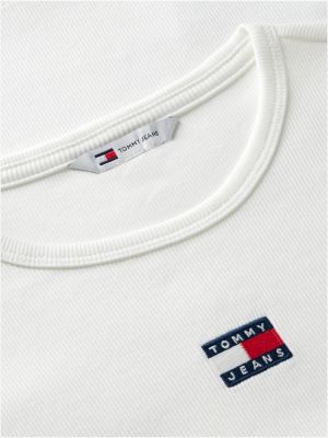 biały prążkowany t-shirt o wąskim kroju z naszywką tommy dla kobiety - tommy jeans