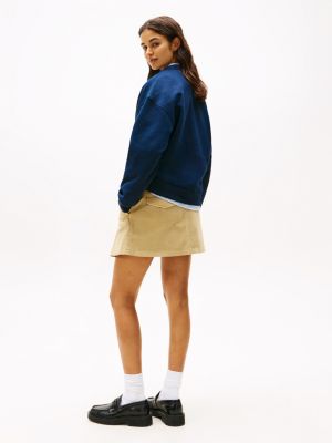 sweat boxy tommy badge bleu pour femmes tommy jeans