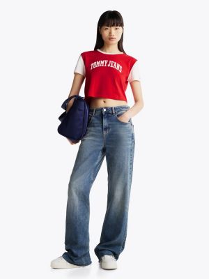 kolorowy t-shirt o skróconym kroju z logo varsity dla kobiety - tommy jeans