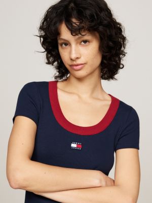 t-shirt à décolleté contrasté et badge tommy bleu pour femmes tommy jeans