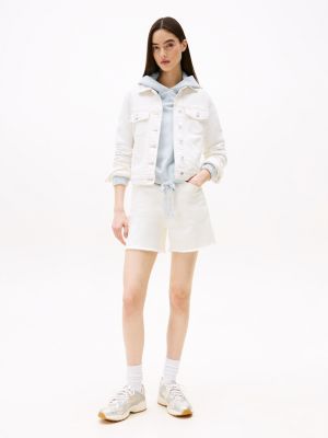 short mom coupe standard en denim à ourlet brut white pour femmes tommy jeans