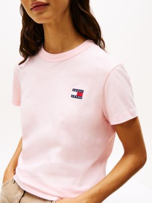 roze t-shirt met ronde hals en tommy-badge voor dames - tommy jeans