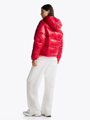 rot glänzende puffer-jacke mit kapuze für damen - tommy jeans