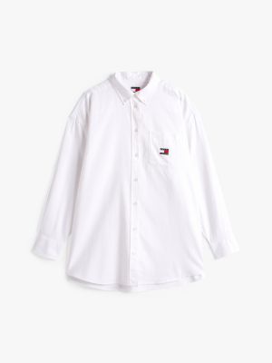 wit oversized oxford-overhemd met tommy-badge voor dames - tommy jeans