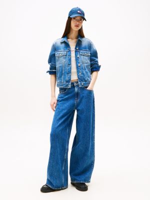 blauw denim truckerjack met geborduurd embleem voor dames - tommy jeans