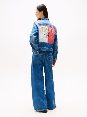 blauw denim truckerjack met geborduurd embleem voor dames - tommy jeans