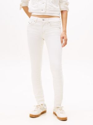 white sophie jeans mit niedrigem bund und light-wash für damen - tommy jeans