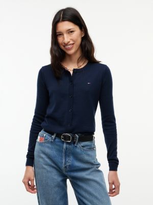 blue kardigan o wąskim kroju z okrągłym dekoltem i haftem z flagą dla kobiety - tommy jeans