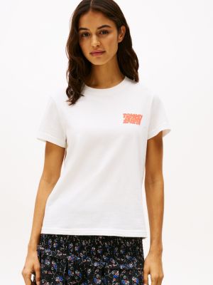 white t-shirt z okrągłym dekoltem i logo w dymku dla kobiety - tommy jeans