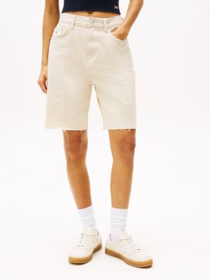 beige relaxed fit bermudashorts mit hohem bund für damen - tommy jeans