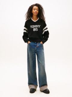 Intarsia Logo V-Neck Relaxed Jumper — Black 3
