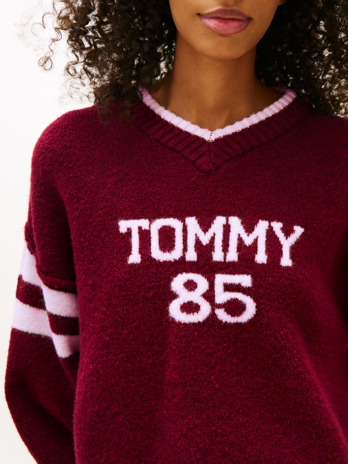 Intarsia Logo V-Neck Relaxed Jumper — Red