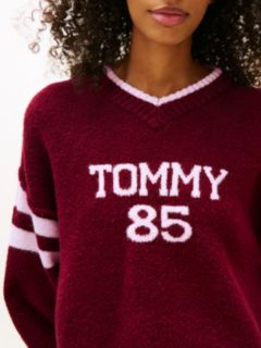 Intarsia Logo V-Neck Relaxed Jumper — Red 2