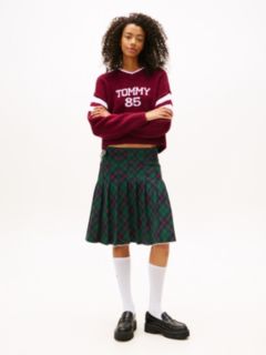 Intarsia Logo V-Neck Relaxed Jumper — Red 3