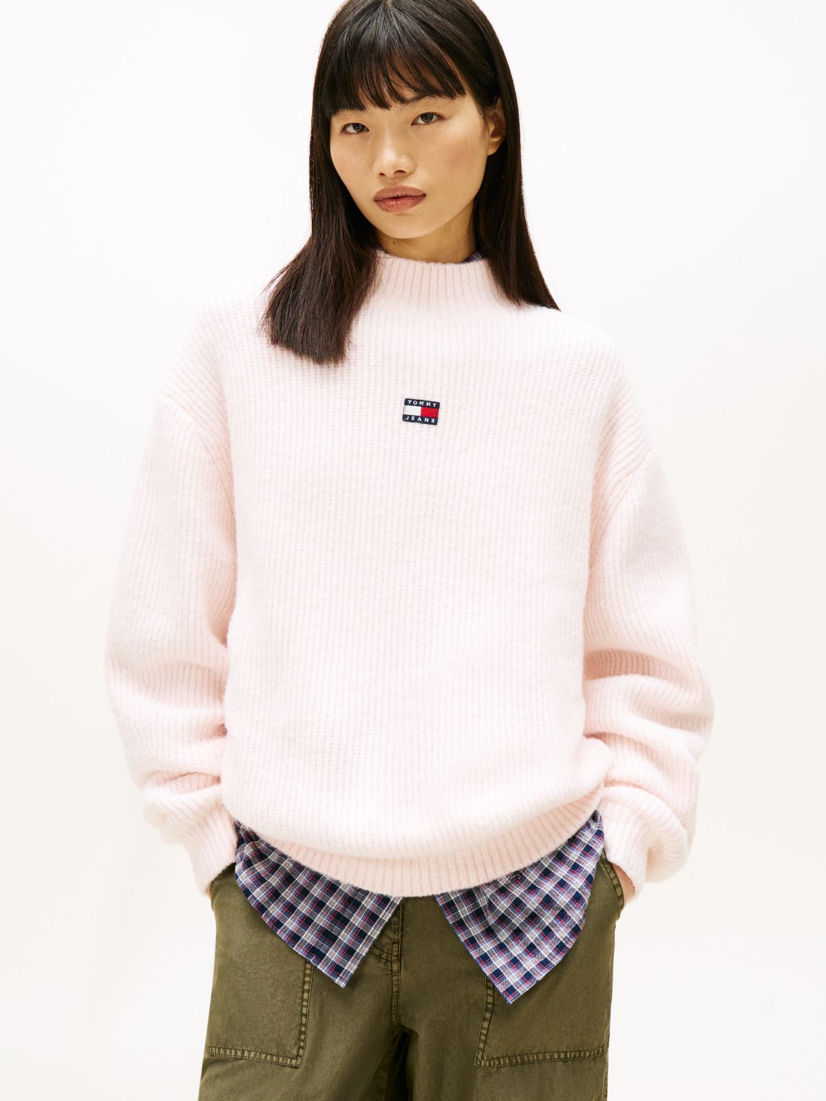 Tommy Badge Relaxed Mock Neck Jumper — Pink