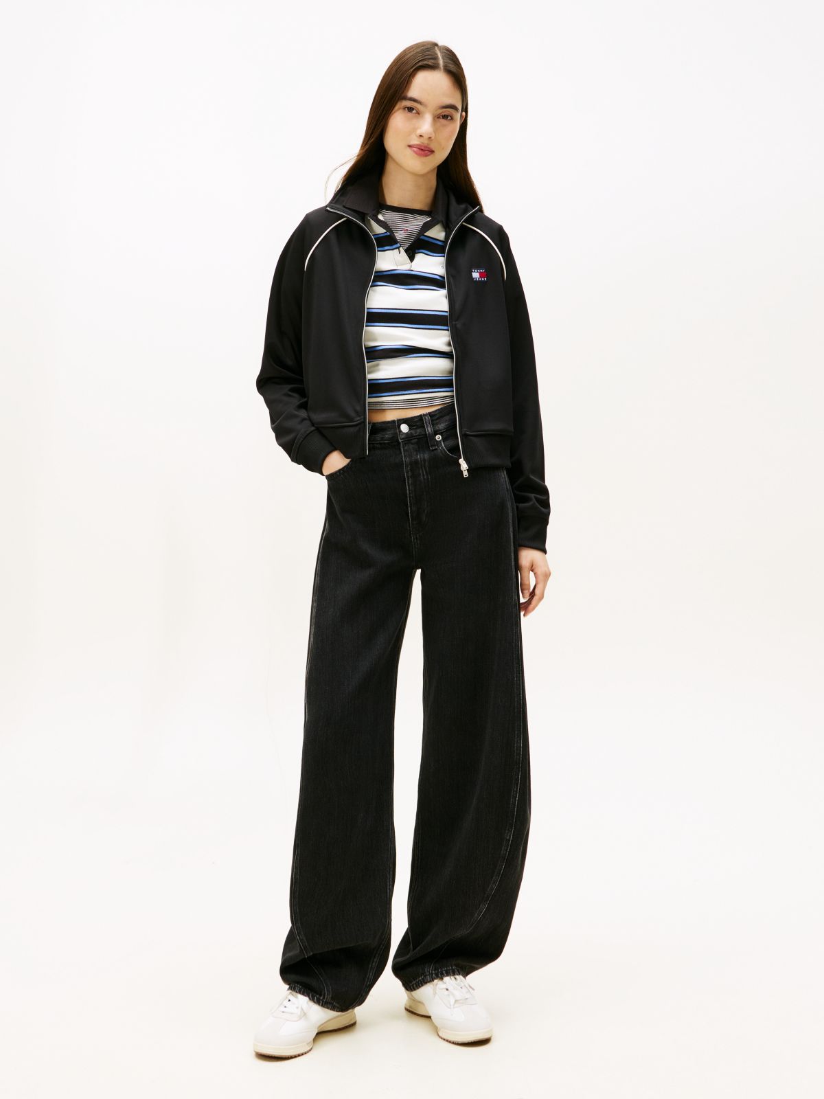 Mid Rise Barrel Leg Black Jeans — Black
