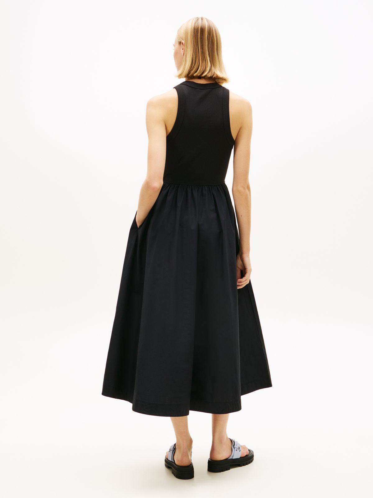 Slim Sleeveless Poplin Maxi Dress — Black