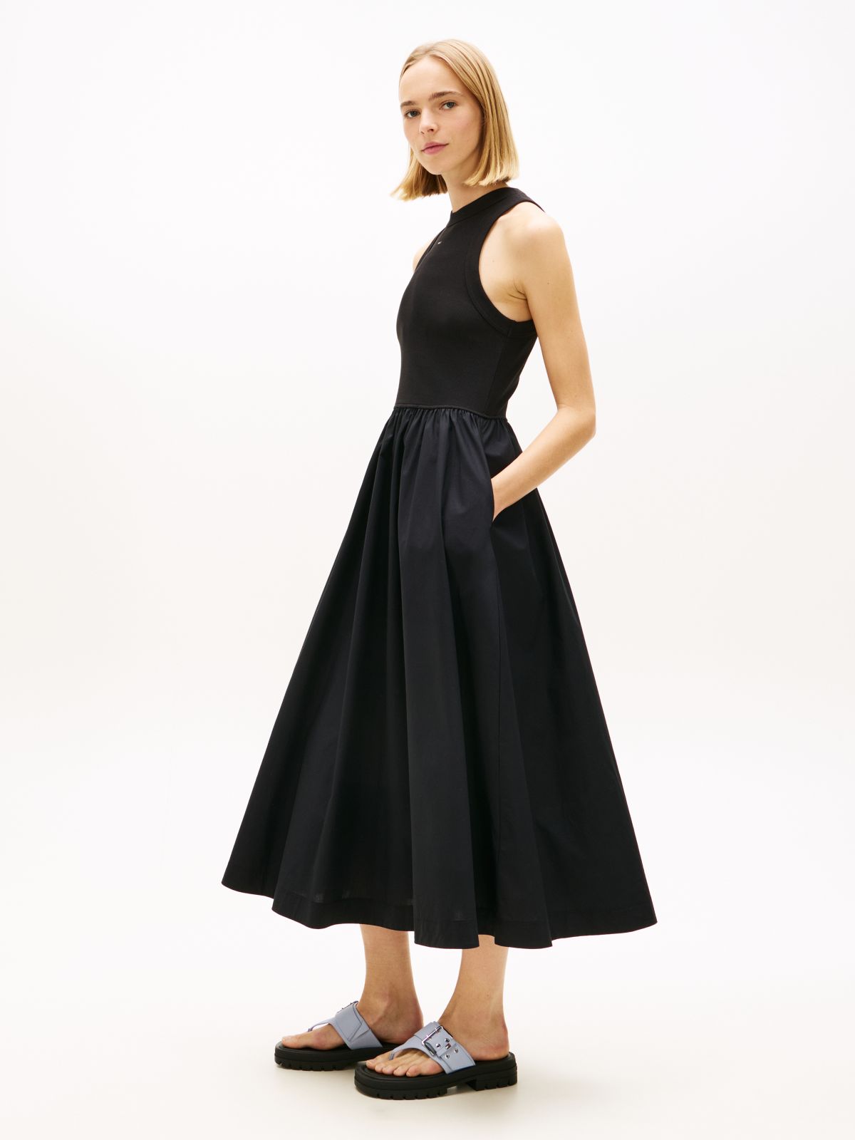 Slim Sleeveless Poplin Maxi Dress — Black