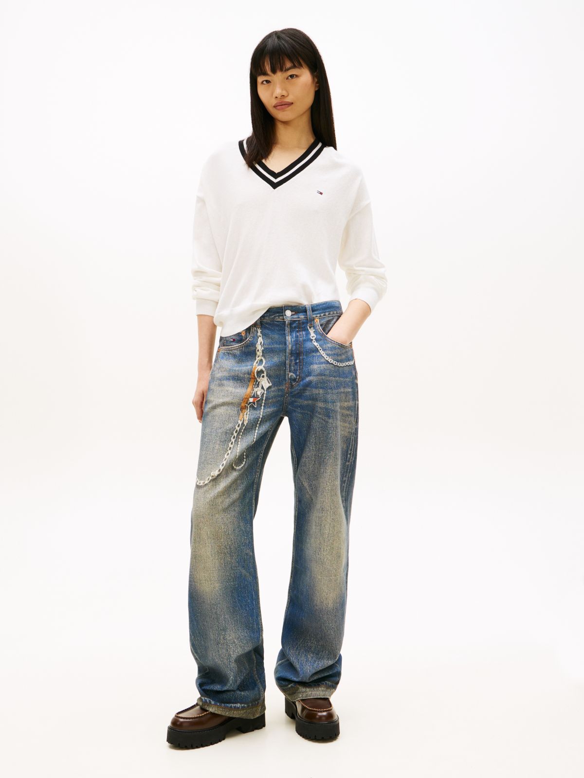 Relaxed Tipped V-Neck Jumper — White