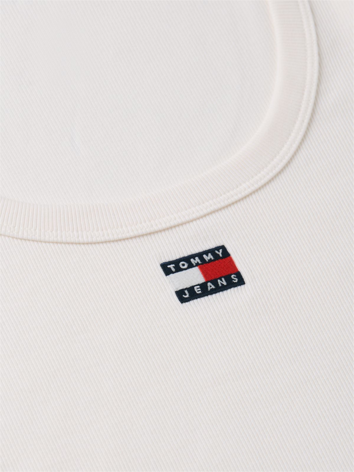 Tommy Badge Scoop Neck Slim T-Shirt — White