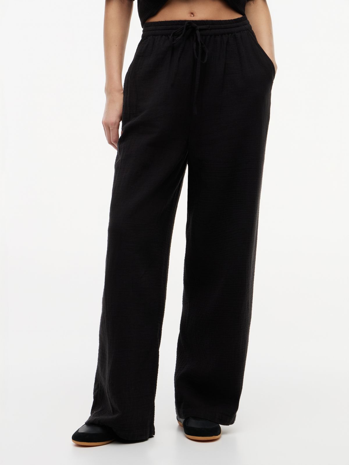 Crinkle Textured Loose Trousers — Black