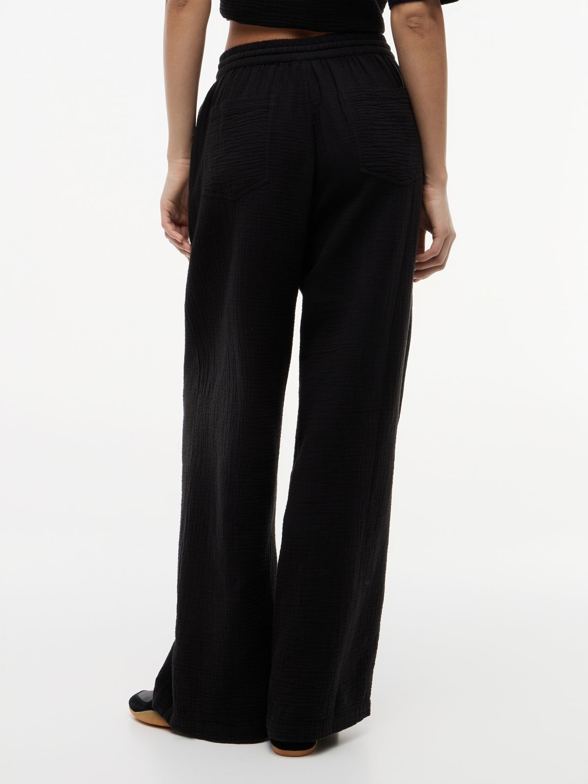 Crinkle Textured Loose Trousers — Black