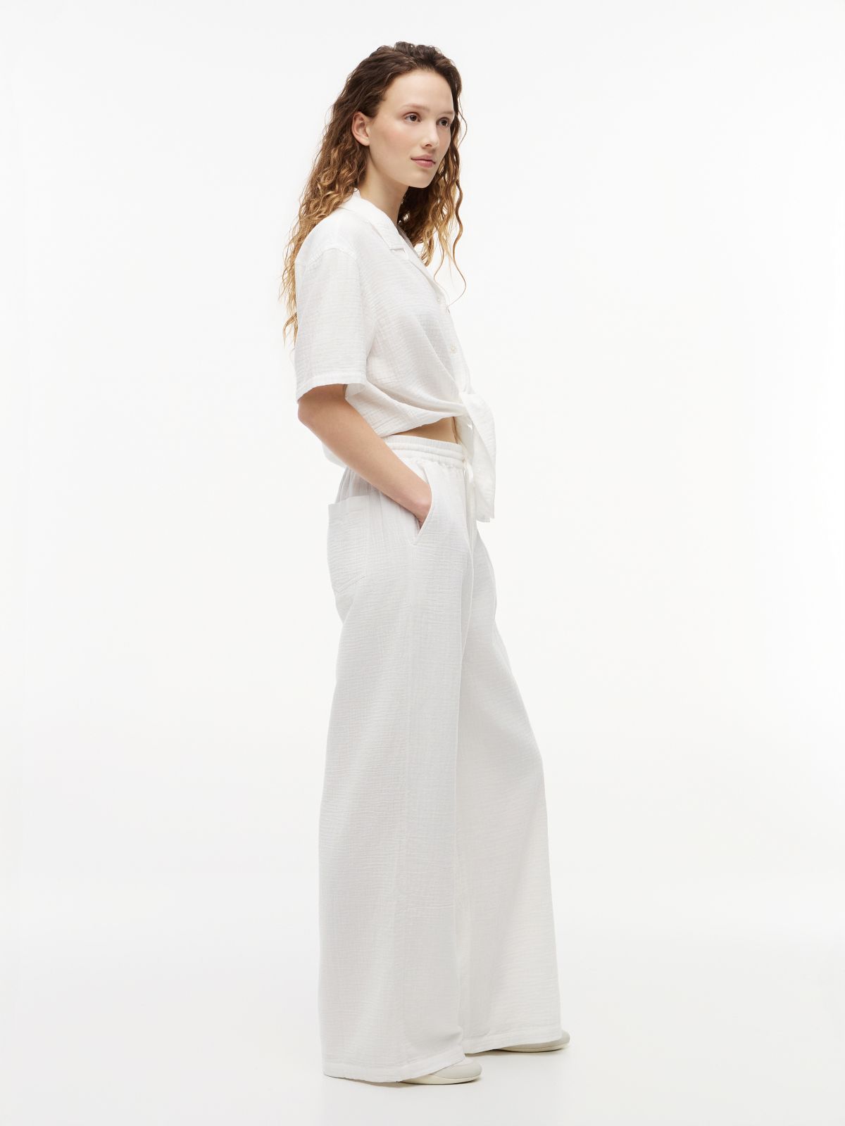 Crinkle Textured Loose Trousers — White