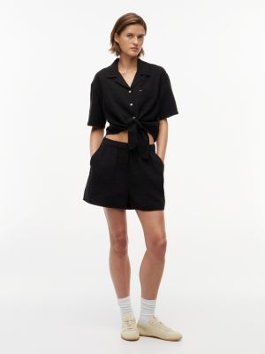 black relaxed fit shorts mit crinkle-struktur für damen - tommy jeans