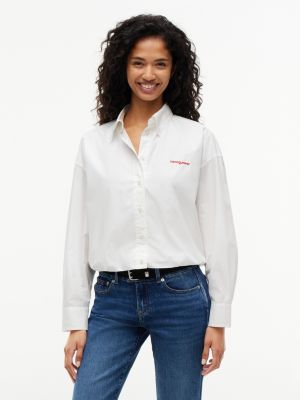 white marszczona koszula popelinowa o skróconym kroju oversize dla kobiety - tommy jeans