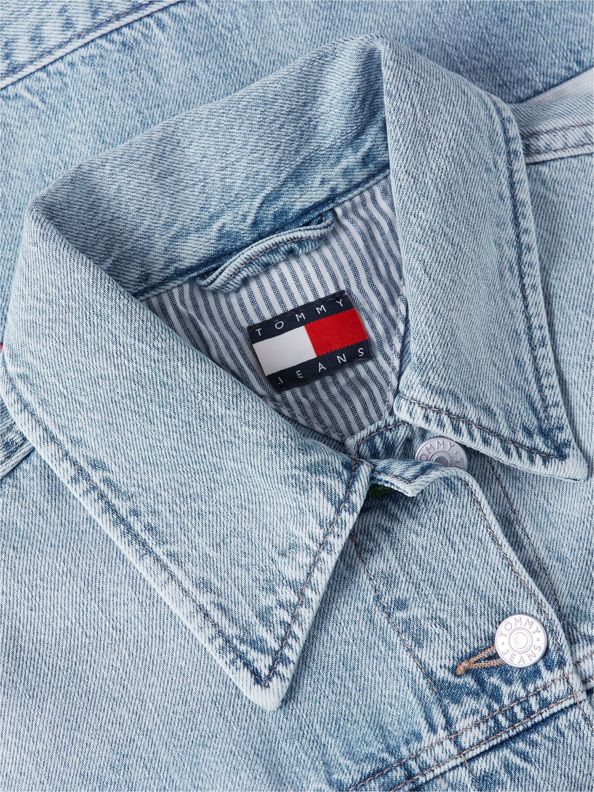 Vintage Relaxed Denim Trucker Jacket — Blue