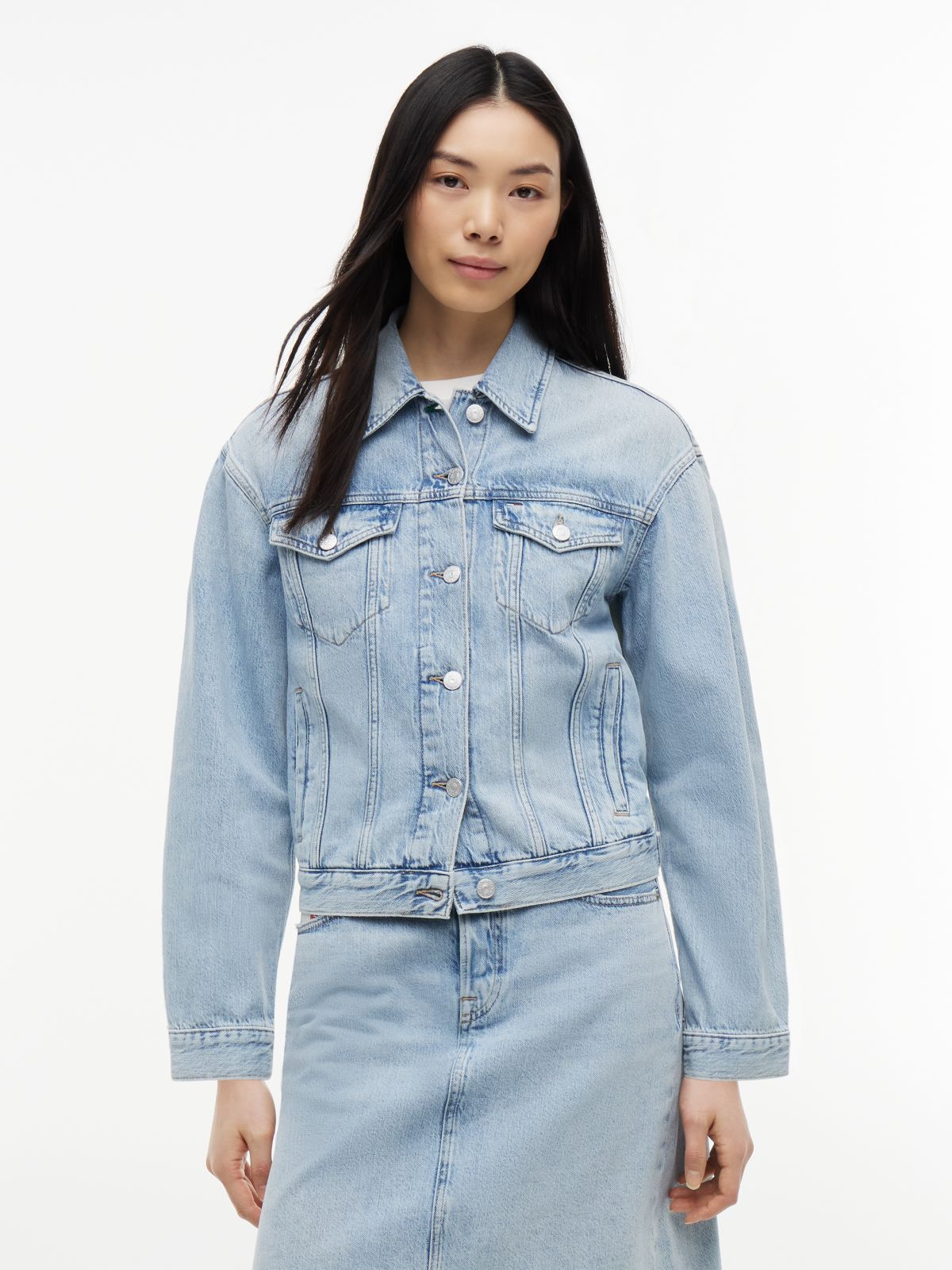 Vintage Relaxed Denim Trucker Jacket — Blue