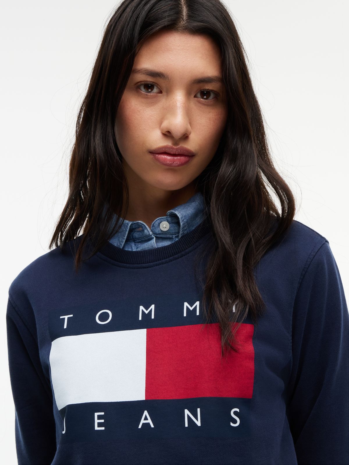 Tommy Flag Badge Crew Neck Sweatshirt — Blue