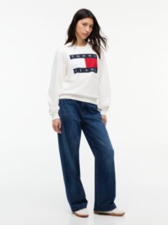 Tommy Flag Badge Crew Neck Sweatshirt — White 2