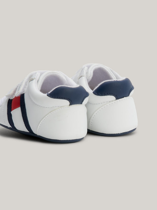 white schoen met klittenbandsluiting voor jongens - tommy hilfiger