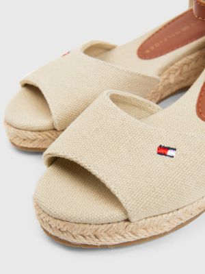 beige canvas-sandale mit keilabsatz und seil-detail für mädchen - tommy hilfiger