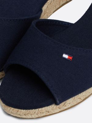 sandalias con cuña y detalle de cuerda azul de niñas tommy hilfiger
