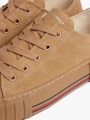 zapatillas texturizadas con cinta marrón de niñas tommy hilfiger