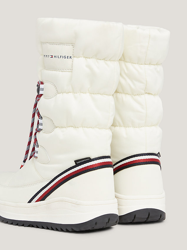botas de nieve con cinta distintiva y logo white de nina tommy hilfiger