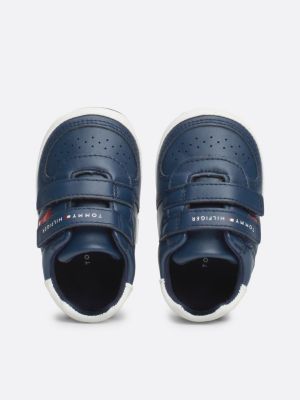 blauw sneaker met vlag en klittenbandsluiting voor jongens - tommy hilfiger