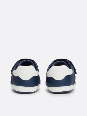 blauw sneaker met vlag en klittenbandsluiting voor jongens - tommy hilfiger