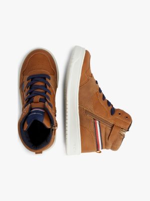 bruin genderinclusieve hoge sneaker voor kinderen unisex - tommy hilfiger